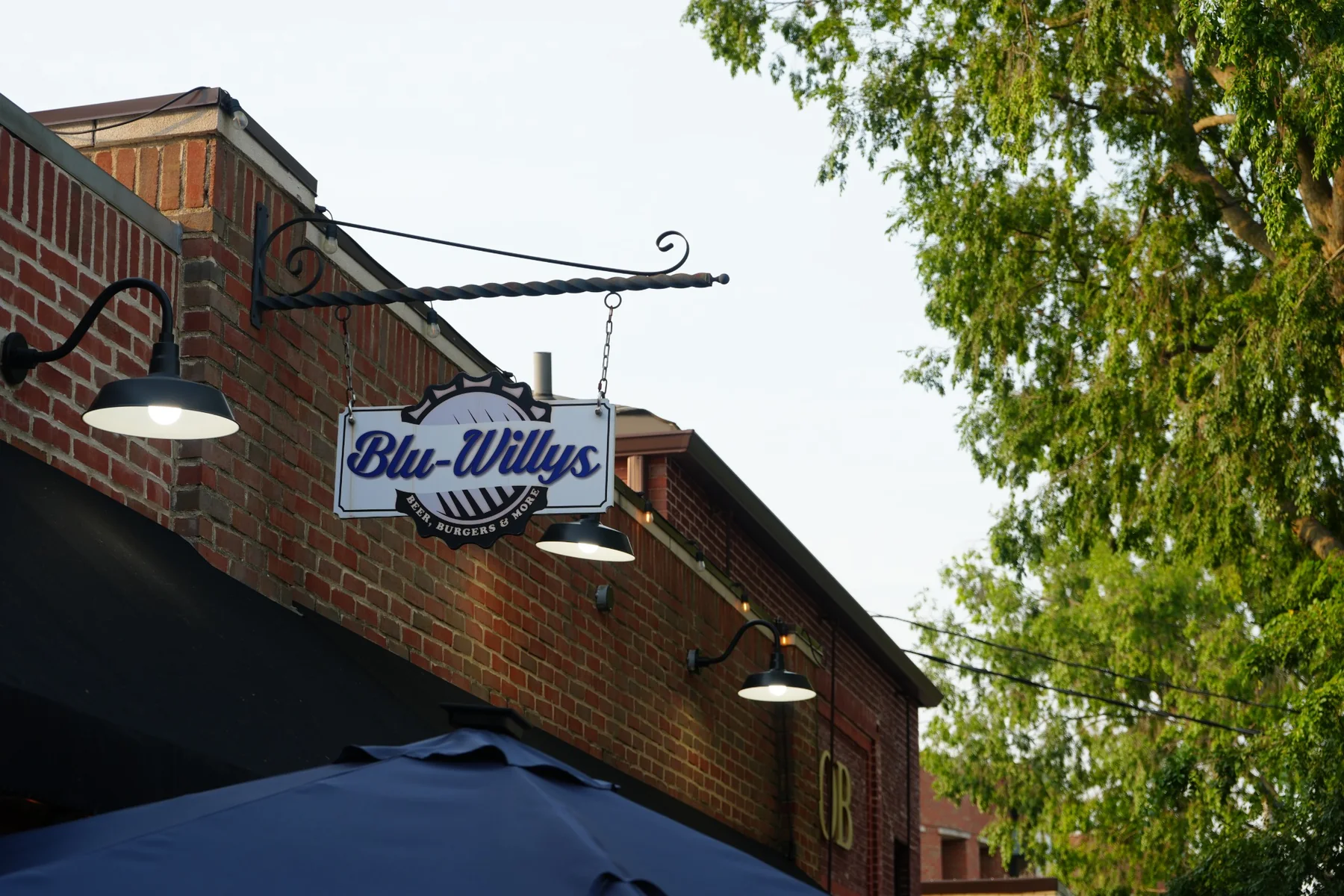 Blu-Willy's exterior sign