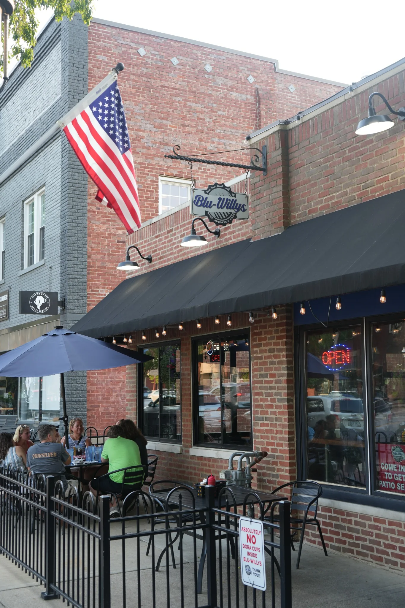 Blu-Willy's front patio and entrance